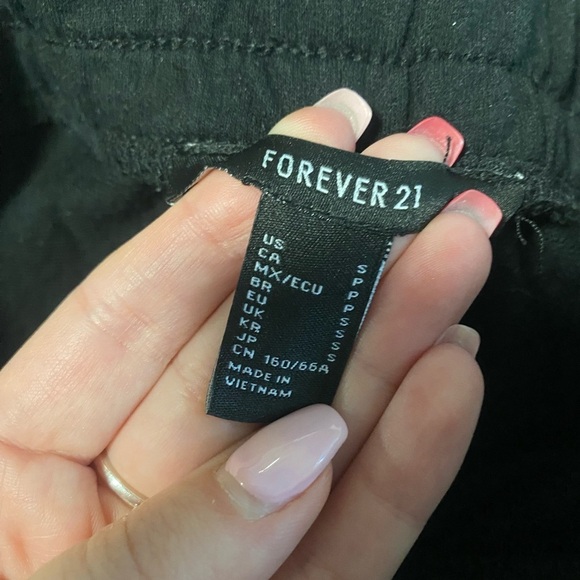 Forever 21 black comfy shorts - Picture 3 of 4